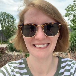 Meet your Posher, Elizabeth